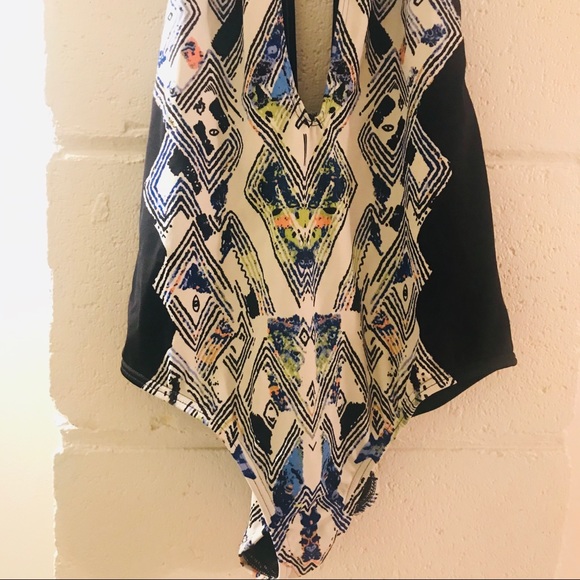 NWOT - Plunge Printed One-Piece Swimsuit - Picture 3 of 4